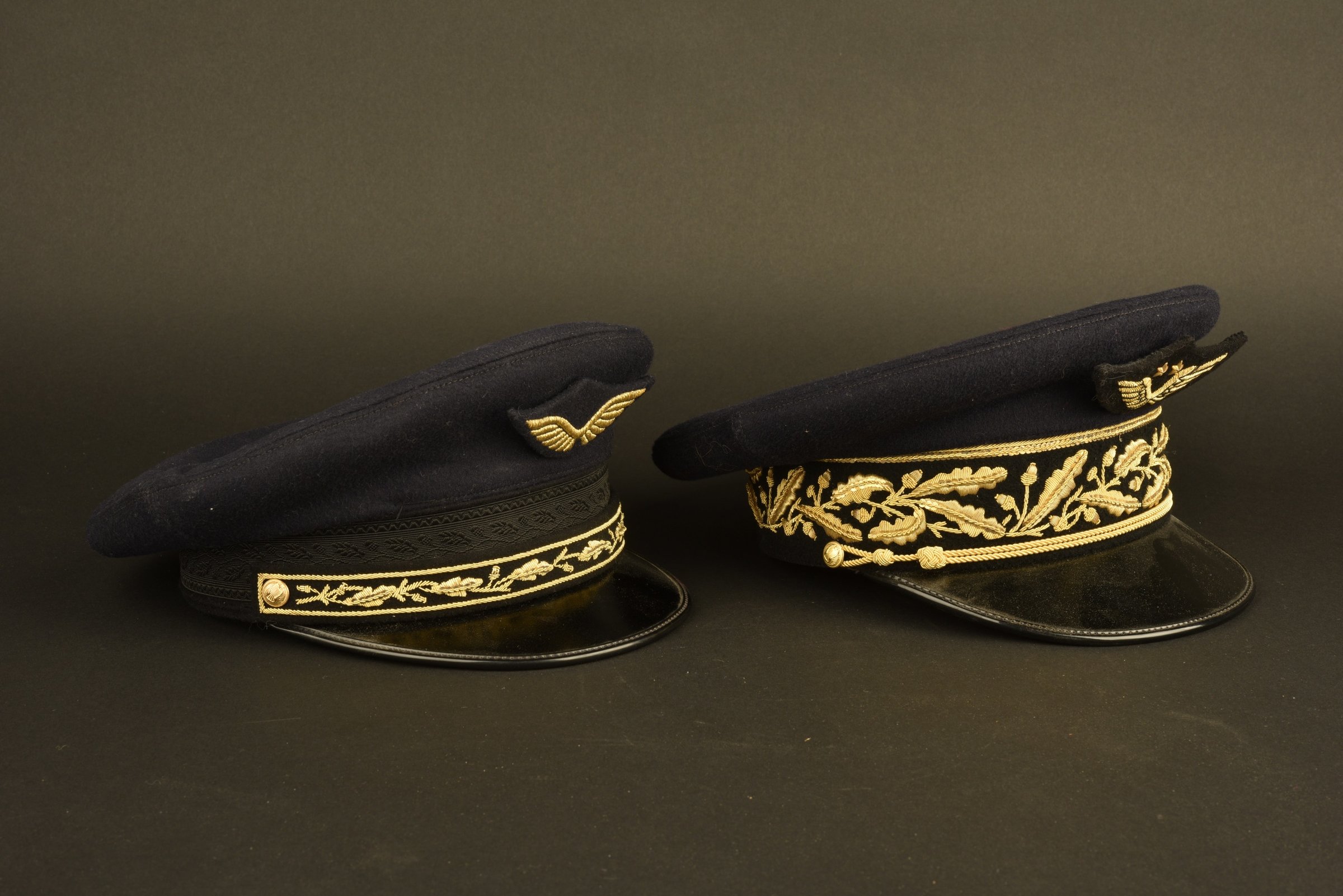 Lot De 2 Casquettes D Officier Général De L Armée De L Air Général Loubet Aiolfi G B R